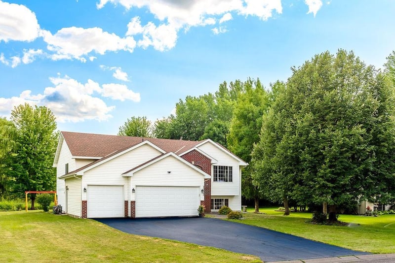22363 Jed Dr, Rogers, MN 55374
