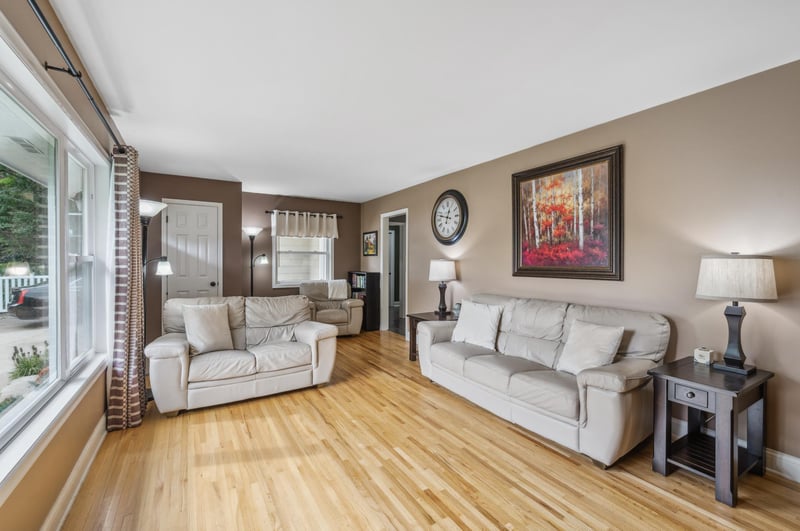 4616 Nord Dr, Bloomington, MN 55437