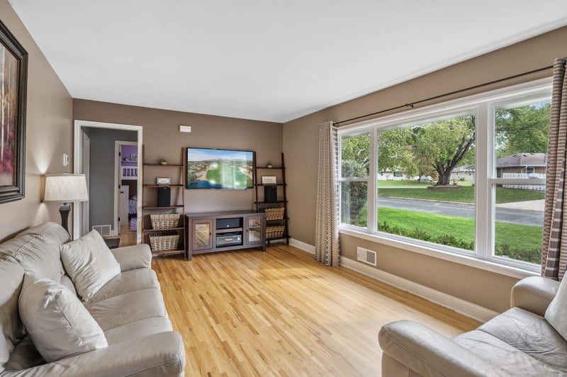 4616 Nord Dr, Bloomington, MN 55437