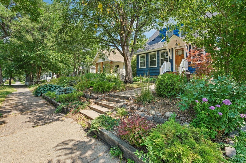 876 18th Ave SE, Minneapolis, MN 55414