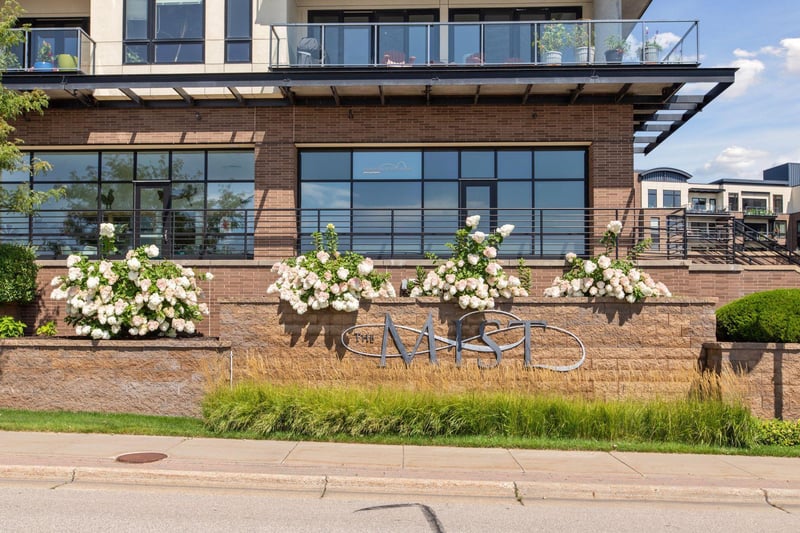 4100 Shoreline Dr #S302, Spring Park, MN 55384