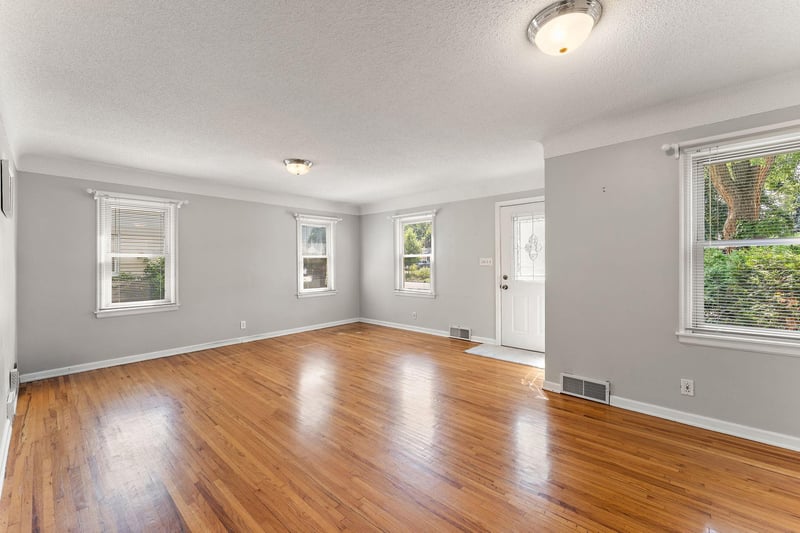 1929 Jerrold Ave, Arden Hills, MN 55112