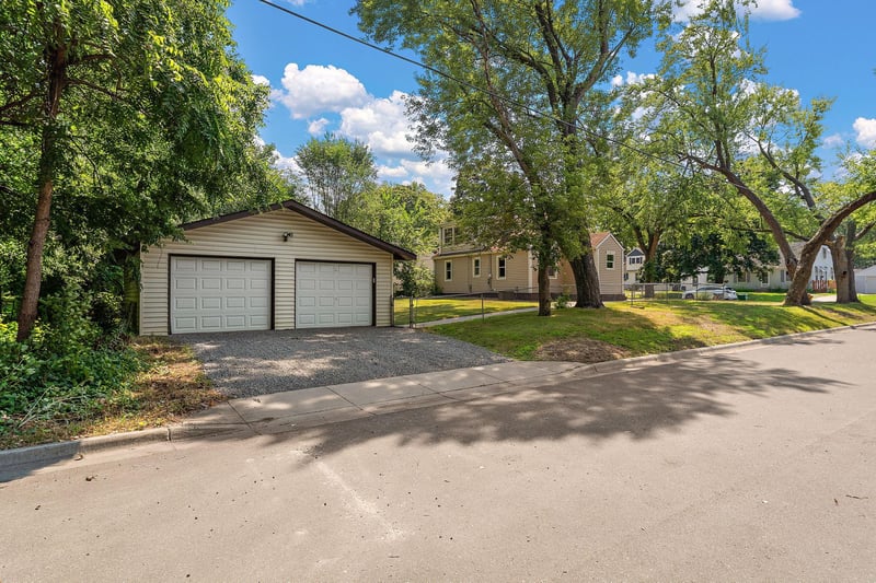 1929 Jerrold Ave, Arden Hills, MN 55112