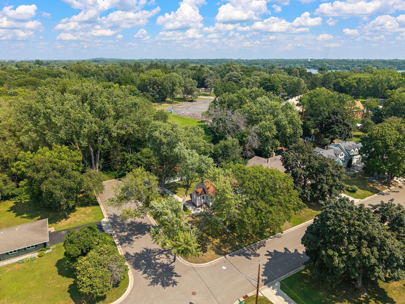 1929 Jerrold Ave, Arden Hills, MN 55112