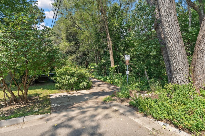 1929 Jerrold Ave, Arden Hills, MN 55112