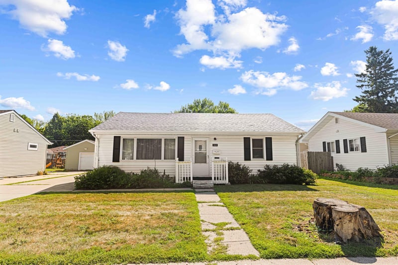 1624 4th St S, Moorhead, MN 56560