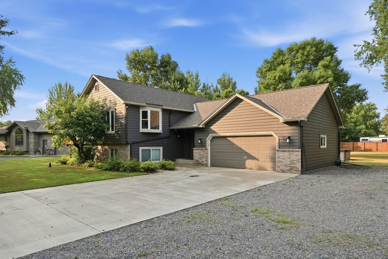 5652 W Oakes Dr, Saint Cloud, MN 56303