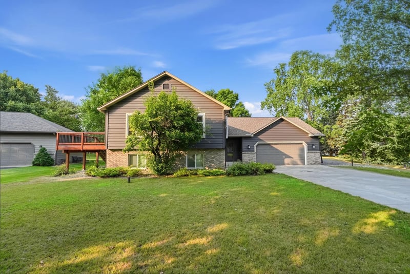 5652 W Oakes Dr, Saint Cloud, MN 56303