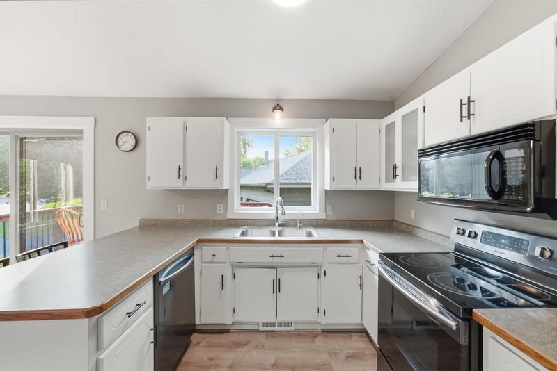 5652 W Oakes Dr, Saint Cloud, MN 56303