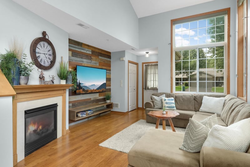 307 Arrowhead Dr, Lino Lakes, MN 55014