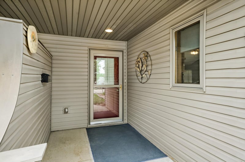 615 Sandy Ct, Wanamingo, MN 55983