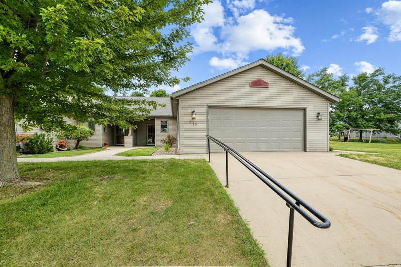 615 Sandy Ct, Wanamingo, MN 55983