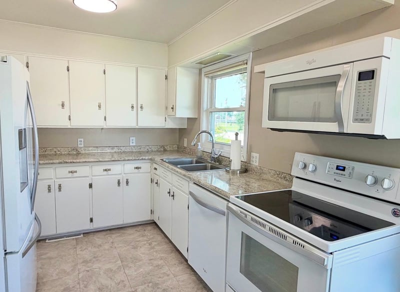 301 2nd St NE, Roseau, MN 56751