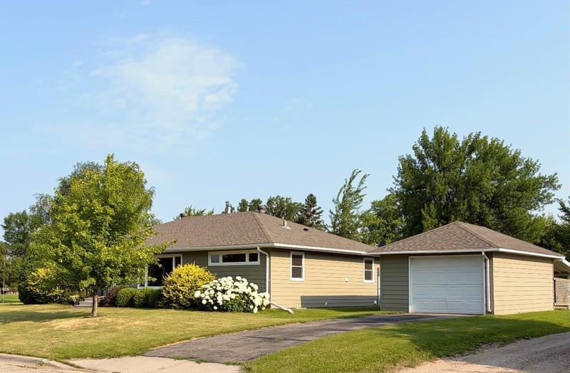 301 2nd St NE, Roseau, MN 56751