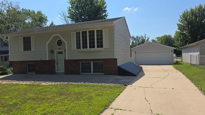 1004 21st St SE, Rochester, MN 55904