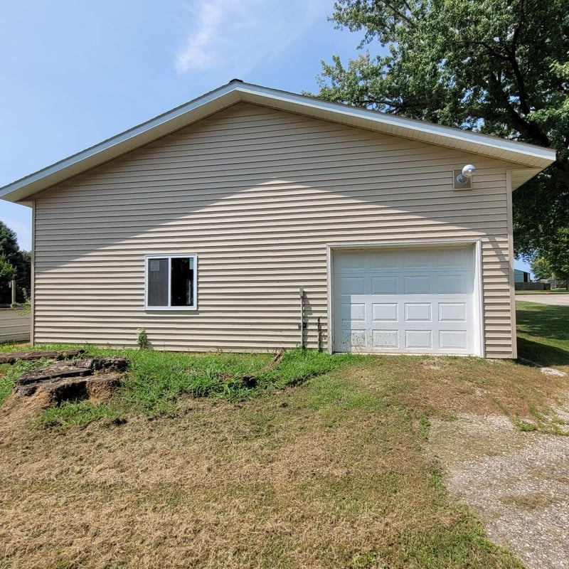 2375 Cottonwood Lake Dr, Windom, MN 56101