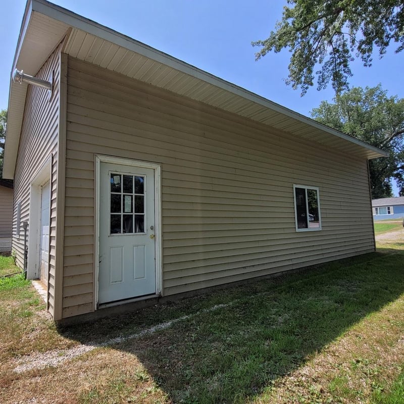 2375 Cottonwood Lake Dr, Windom, MN 56101