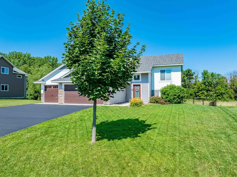 1635 Hidden Trl, Mayer, MN 55360