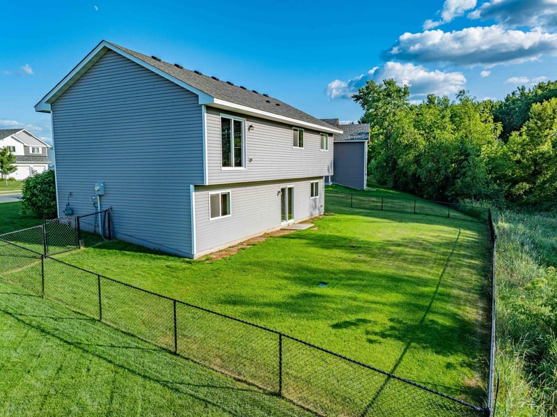 1635 Hidden Trl, Mayer, MN 55360