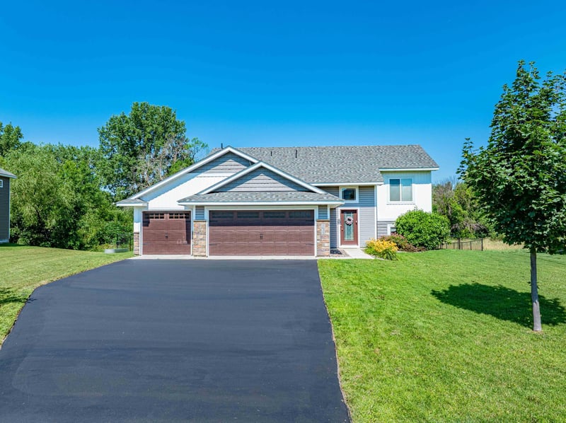 1635 Hidden Trl, Mayer, MN 55360