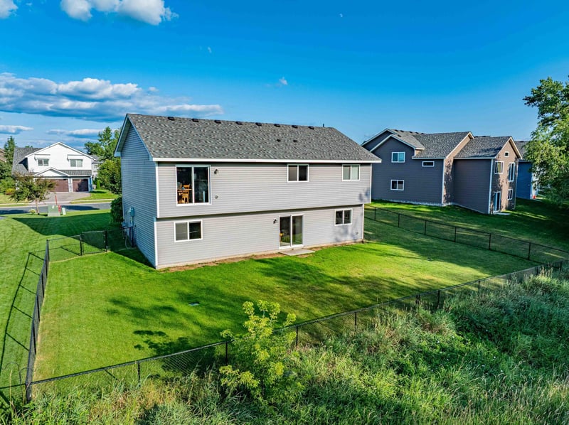 1635 Hidden Trl, Mayer, MN 55360