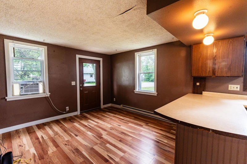 2316 6th St, Eau Claire, WI 54703