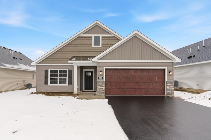1423 Victory Ln NE, Isanti, MN 55040