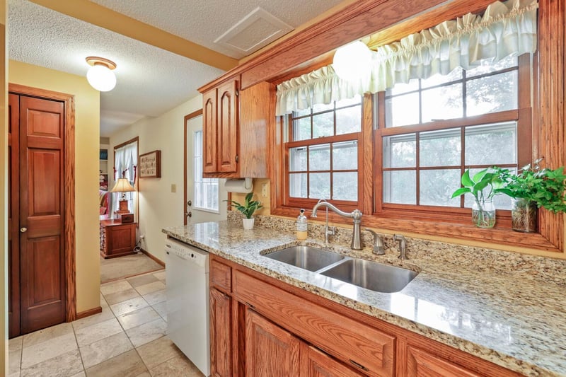 9905 Brent Ave, Inver Grove Heights, MN 55077