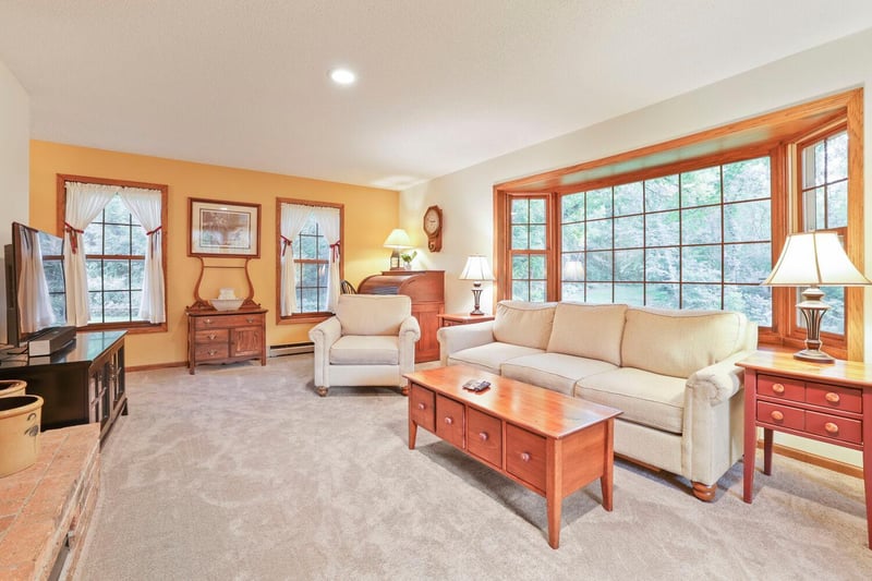9905 Brent Ave, Inver Grove Heights, MN 55077