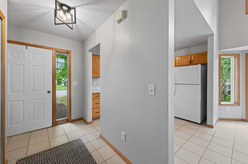 10607 56th St NE, Albertville, MN 55301