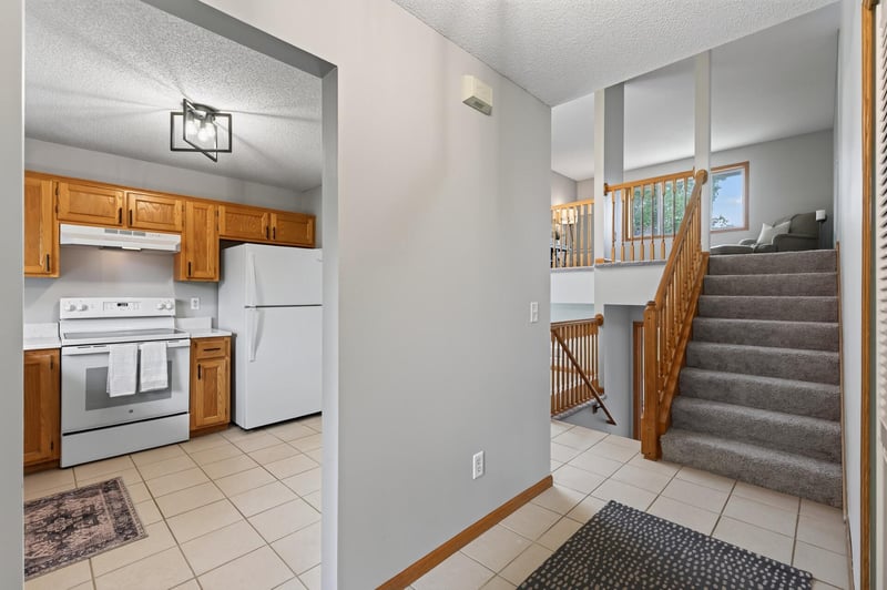 10607 56th St NE, Albertville, MN 55301