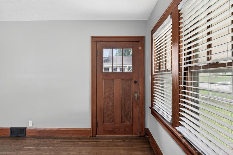 1148 Lane Pl, Saint Paul, MN 55106