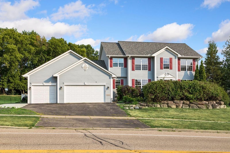 16267 Griffon Trl, Lakeville, MN 55044