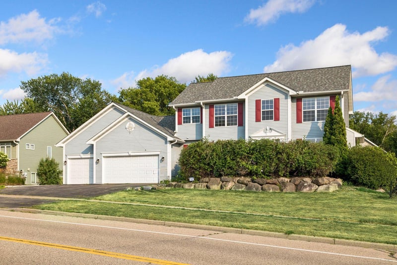 16267 Griffon Trl, Lakeville, MN 55044