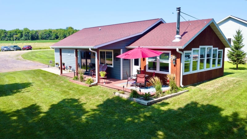 83177 Salmonson Dr, Clinton, MN 56225