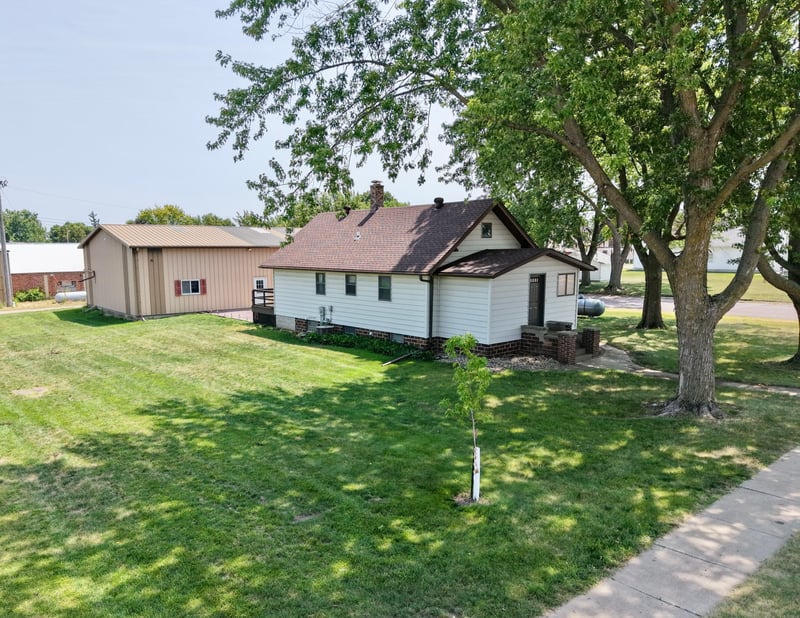 200 2nd St N, Darfur, MN 56022