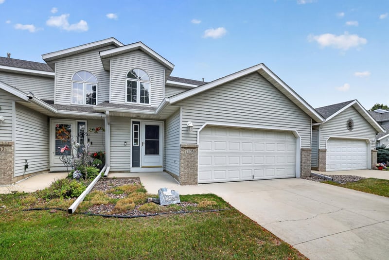 2408 Viola Heights Dr NE, Rochester, MN 55906