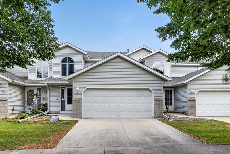 2408 Viola Heights Dr NE, Rochester, MN 55906