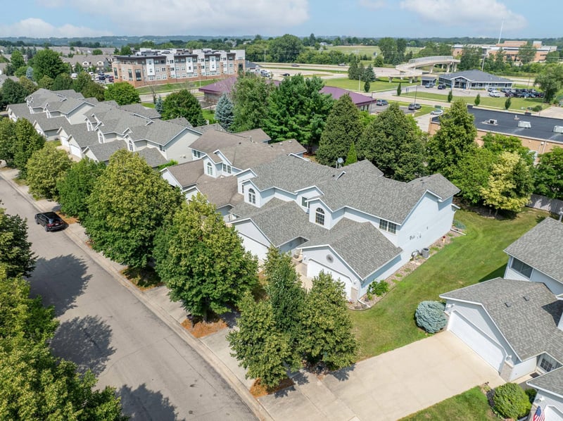 2408 Viola Heights Dr NE, Rochester, MN 55906