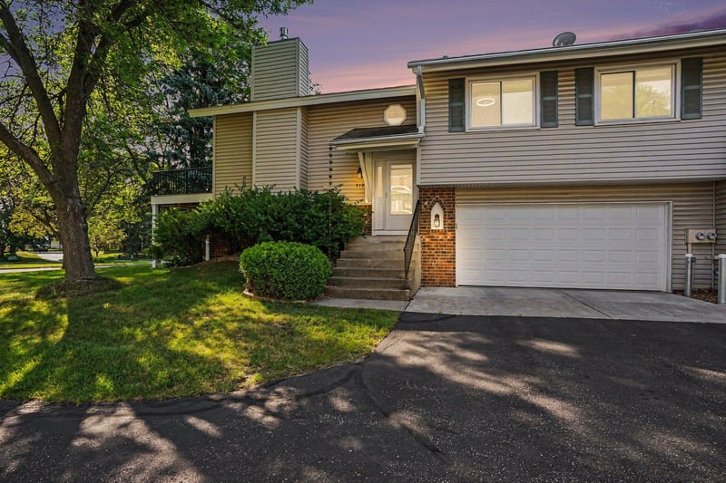 719 Evergreen Ct, Burnsville, MN 55337