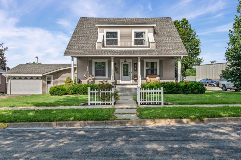 104 2nd Ave SW, Spring Grove, MN 55974
