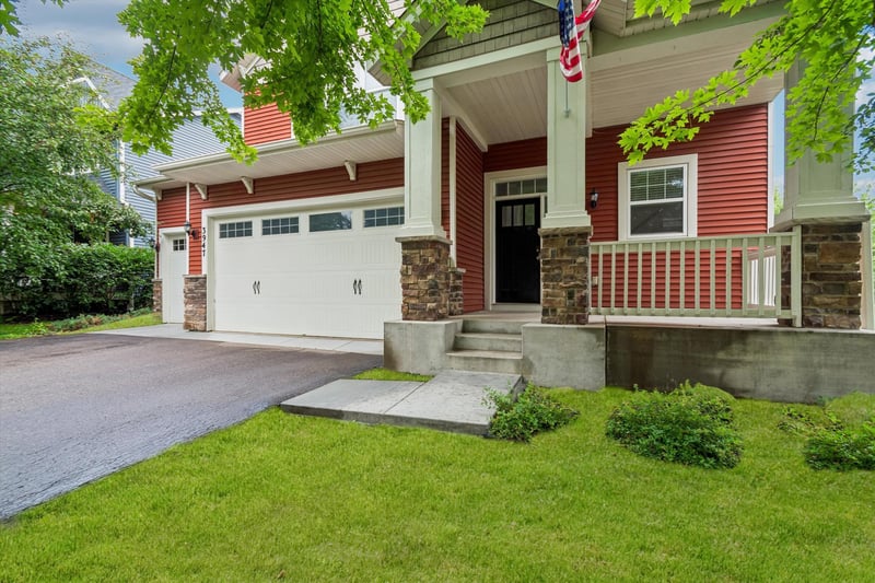 3947 Valencia Ln, Chaska, MN 55318
