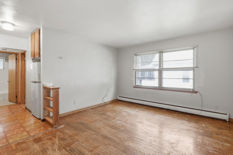826 5th St E, Saint Paul, MN 55106