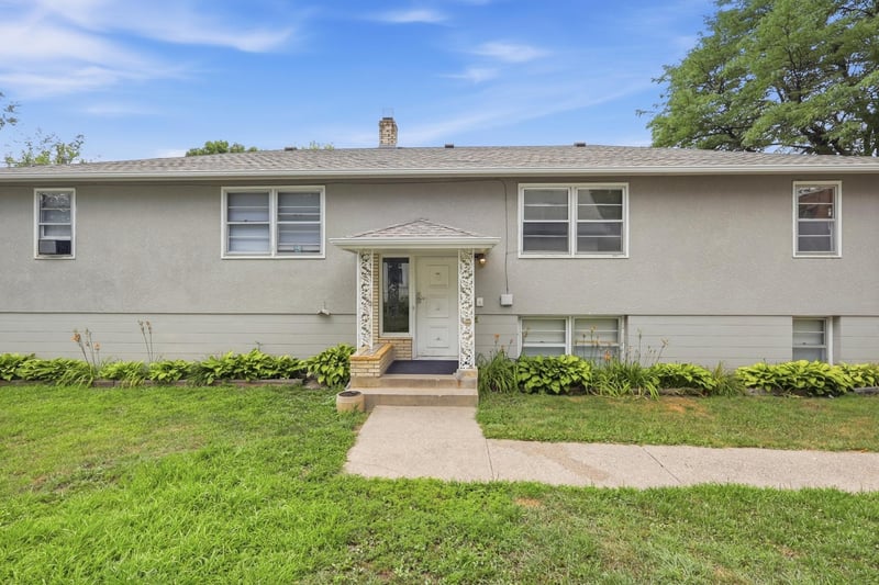 826 5th St E, Saint Paul, MN 55106