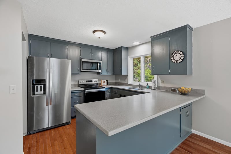 9401 Briar Rd, Bloomington, MN 55437