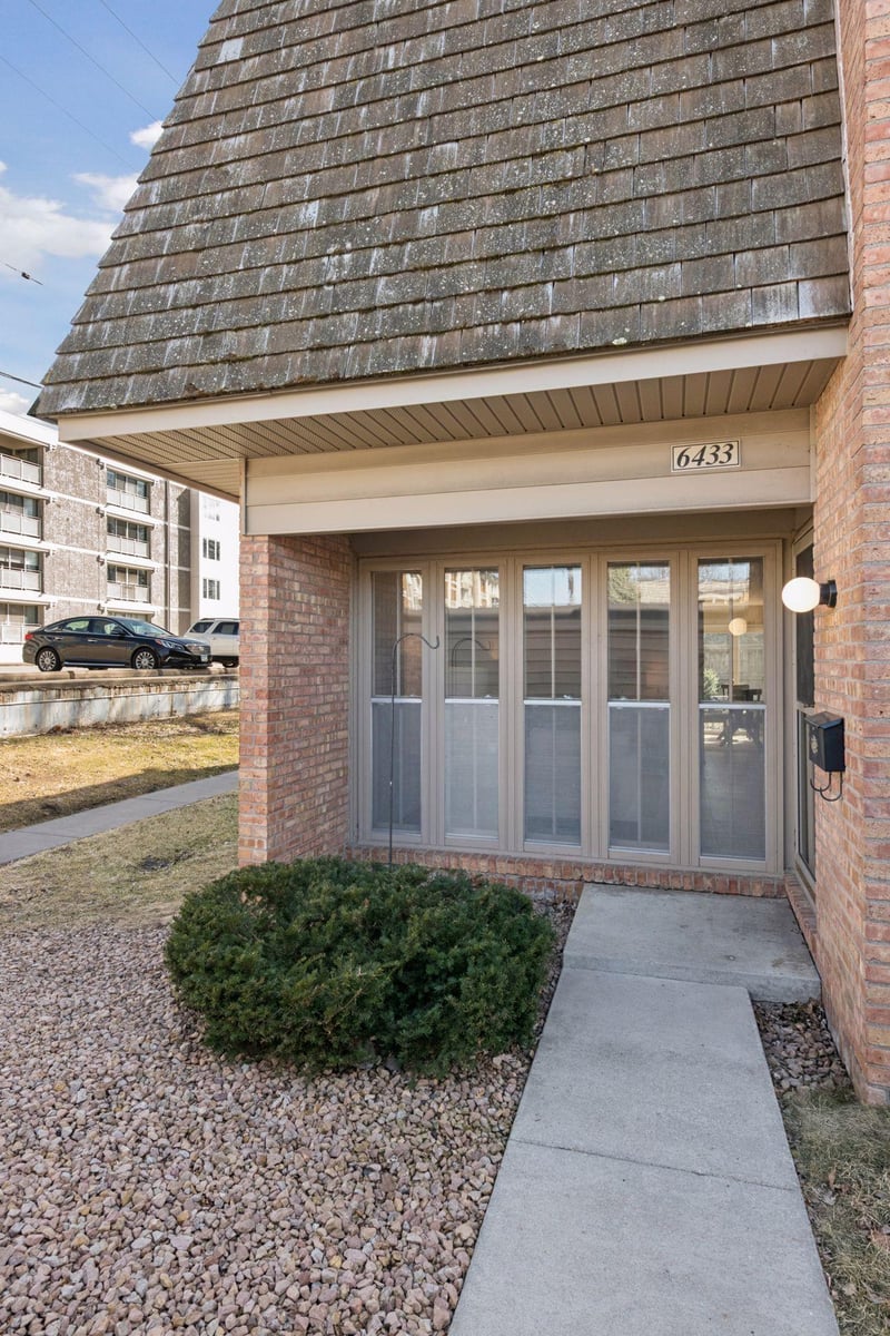 6433 Barrie Rd, Edina, MN 55435