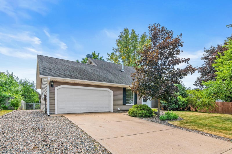 8757 75th St S, Cottage Grove, MN 55016
