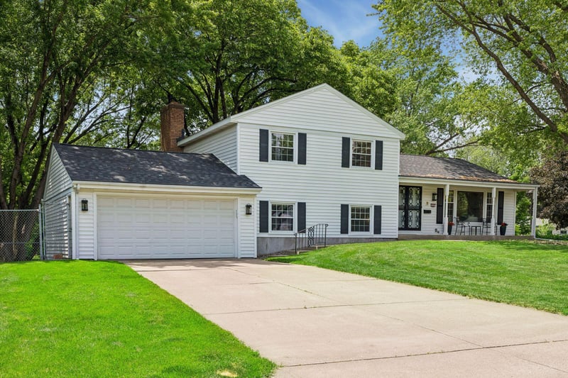 2095 Kelly Dr, Golden Valley, MN 55427