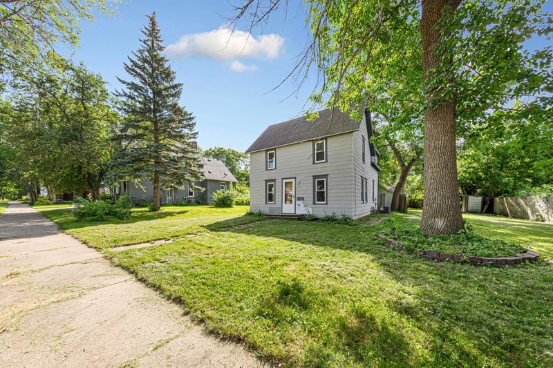 1519 N 4th St, Mankato, MN 56001