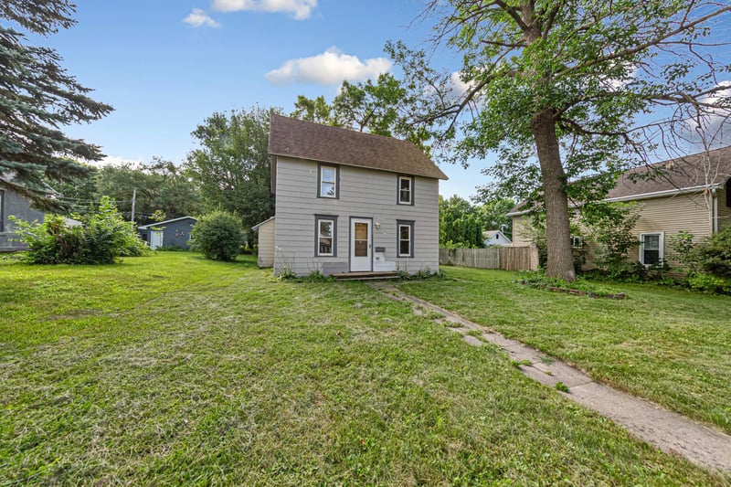 1519 N 4th St, Mankato, MN 56001